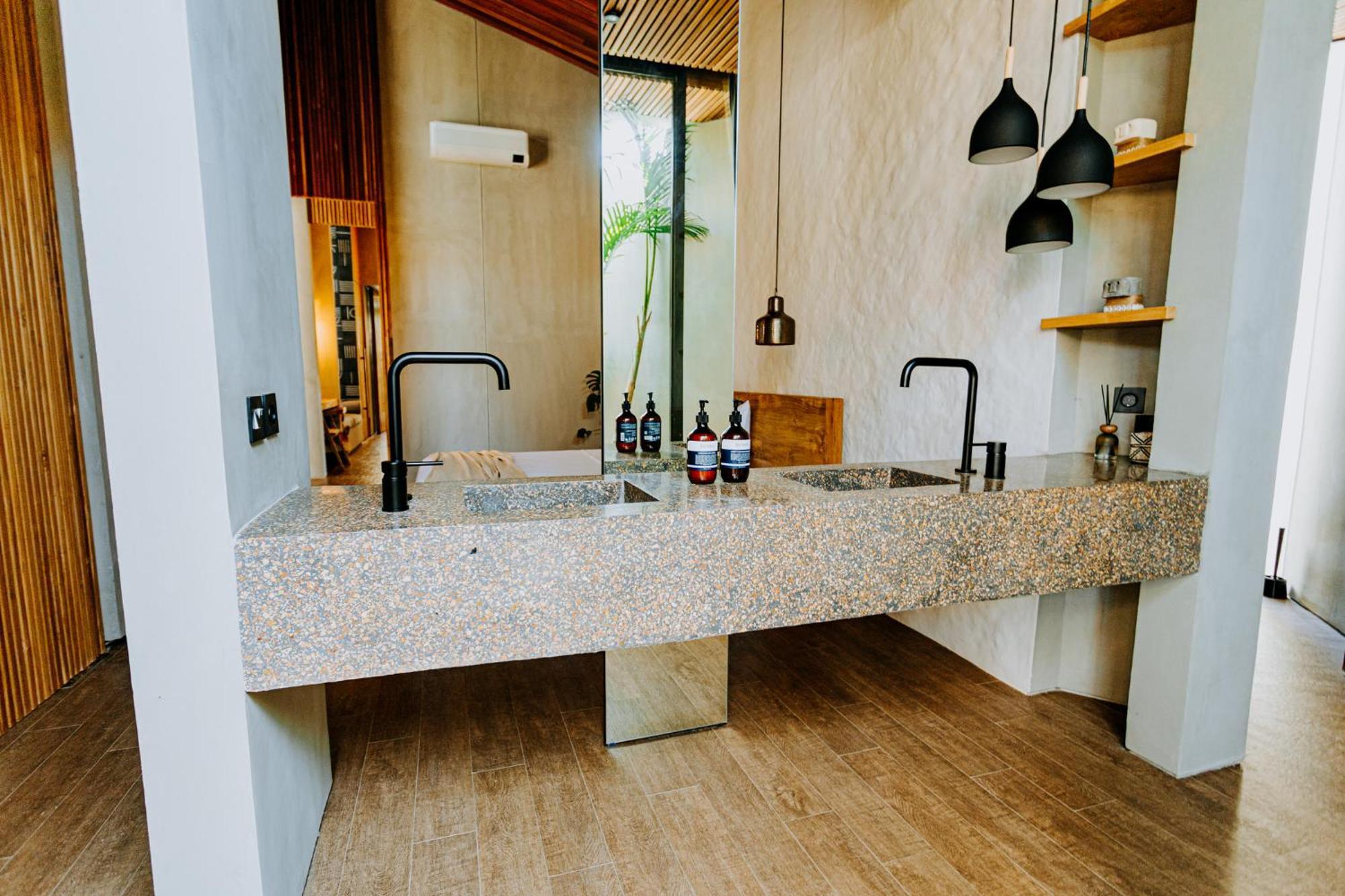 Villa Feh Bali By House Of Winds - Neo Tropical Eden Near Canggu 캐로보칸 외부 사진